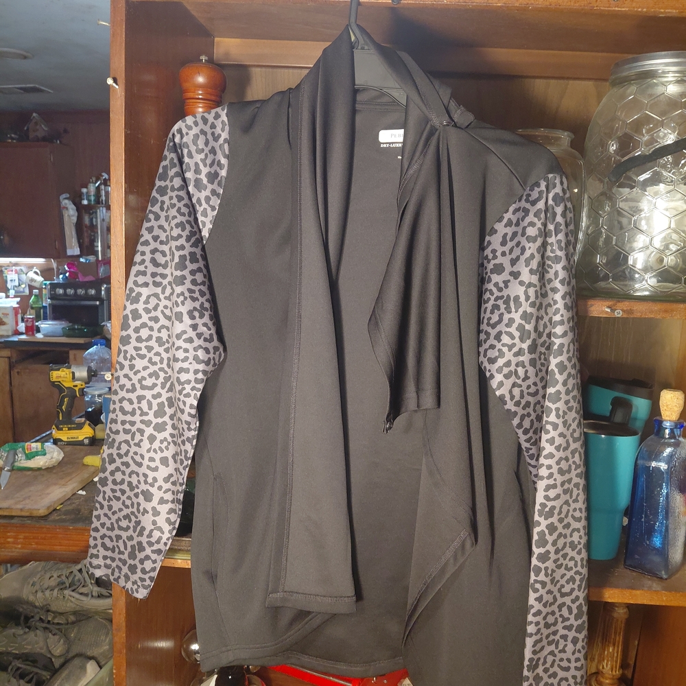 pebble beachdry-luxe Performance XL black Leopard Turtle Neck Light Cardigan